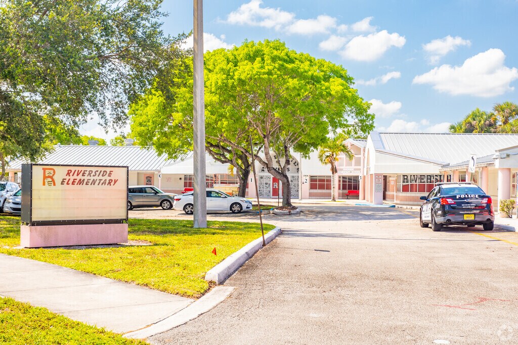Riverside Elementary is an award winning school that is proud to be part of Broward County School system.