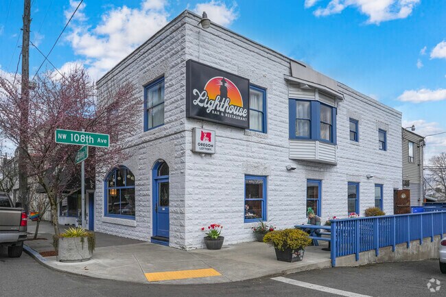 Lighthouse Restaurant and Bar offers a delicious menu and lively atmosphere in downtown Linnton.