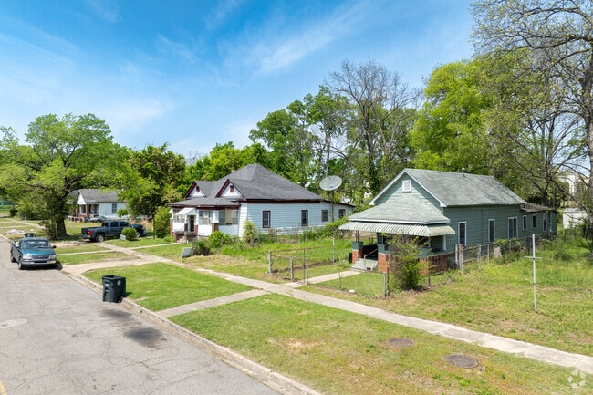 Small bungalows add charm to the streets of Smithfield.