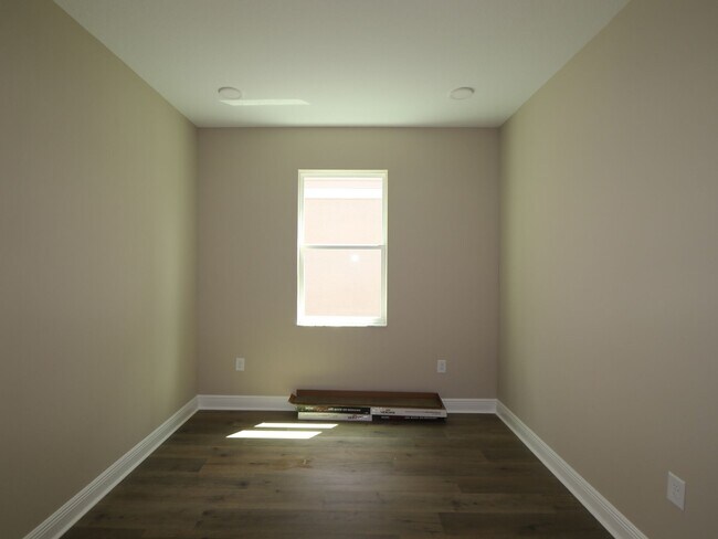 31256 Pendleton Landing Cir, Wesley Chapel, FL 33545 - photo 5