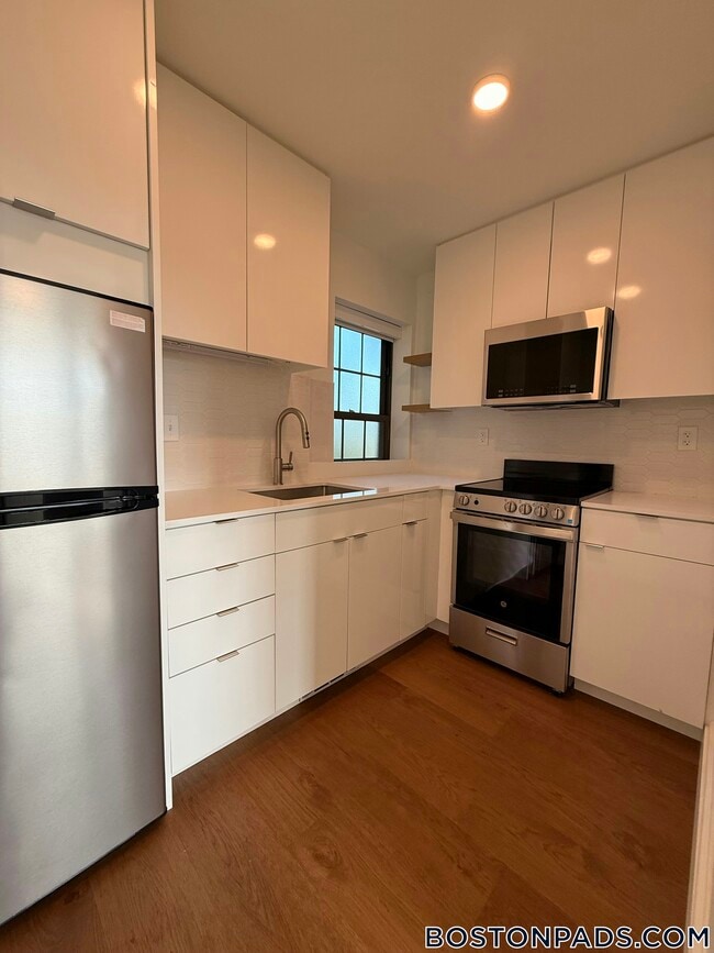 1200 Massachusetts Ave unit 412, Cambridge, MA 02138 - photo 2