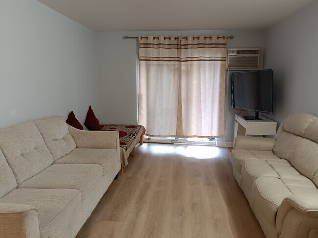 1075 Knoll Ln unit 101, Hoffman Estates, IL 60169 - photo 6