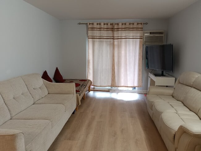 1075 Knoll Ln unit 102, Hoffman Estates, IL 60169 - photo 6