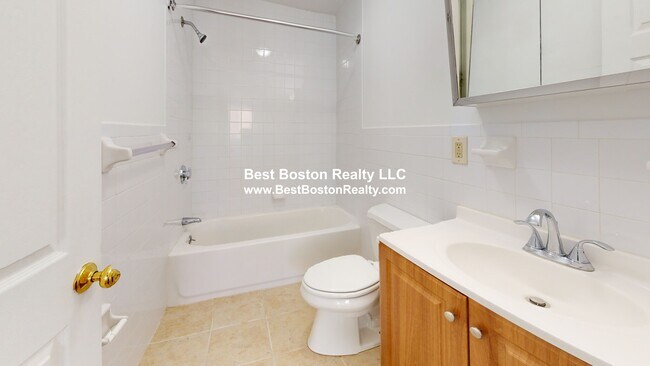 216 Revere Beach Pkwy unit 4A, Chelsea, MA 02150 - photo 7