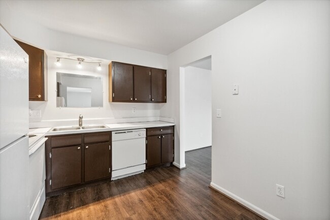 Country Club Park Apartments (320 S. Drake LLC), Kalamazoo, MI 49009 - photo 4