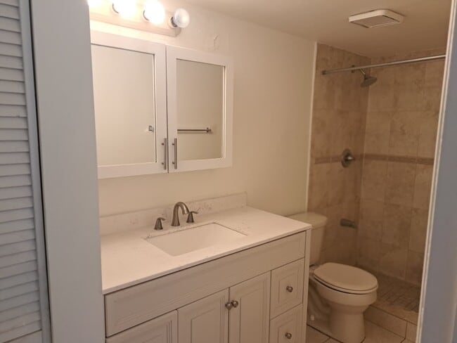 5525 W 26th Ct unit 102, Hialeah, FL 33016 - photo 6