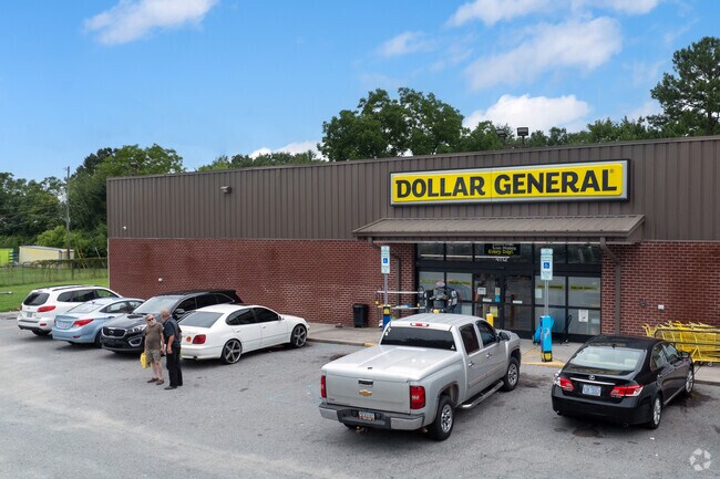 Belvoir residents pick up home goods at Dollar General.