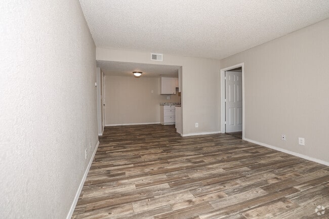 2BR, 2BA - 925SF - Upgrade - Living Area
