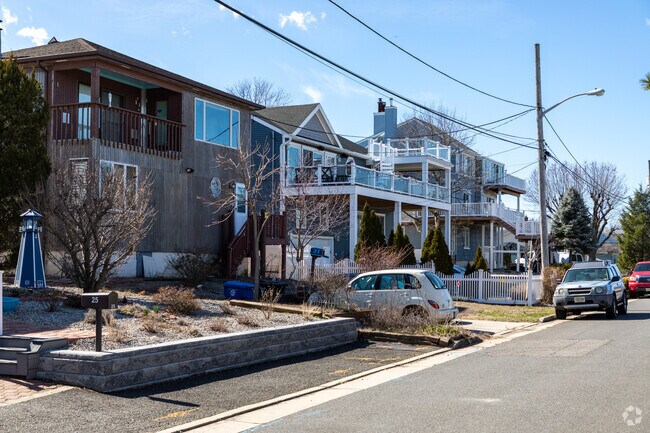 Beachfront homes on Ideal Beach offer bay breezes and a relaxed way of life.