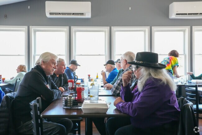 Meet with your family or friends here at Lake Nina for a wonderful time.