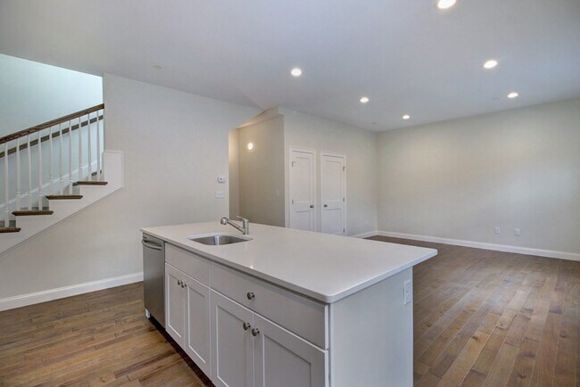4 Kemp St unit 1, Boston, MA 02127 - photo 2