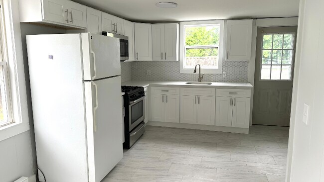 48 Mechanic St, Danielson, CT 06239 - photo 3