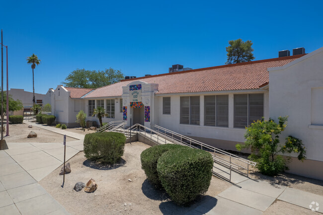 Ochoa Elementary School serves K-5 students.