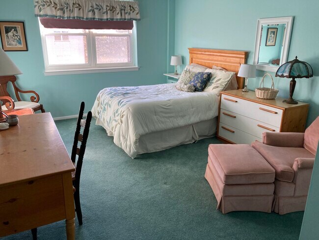 Hampshire House East & West unit 5H, West Hartford, CT 06119 - photo 6