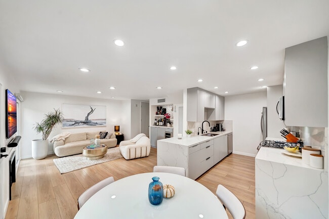 14727 Magnolia Blvd, Sherman Oaks, CA 91403 - photo 4