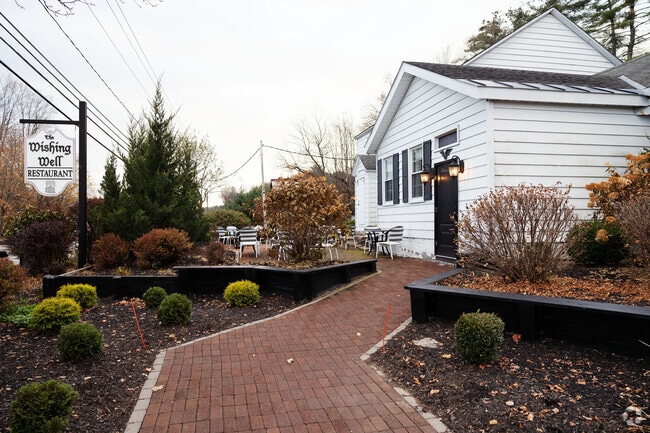 The Wishing Well provides fine dining as well as a lowkey piano bar in Wilton.