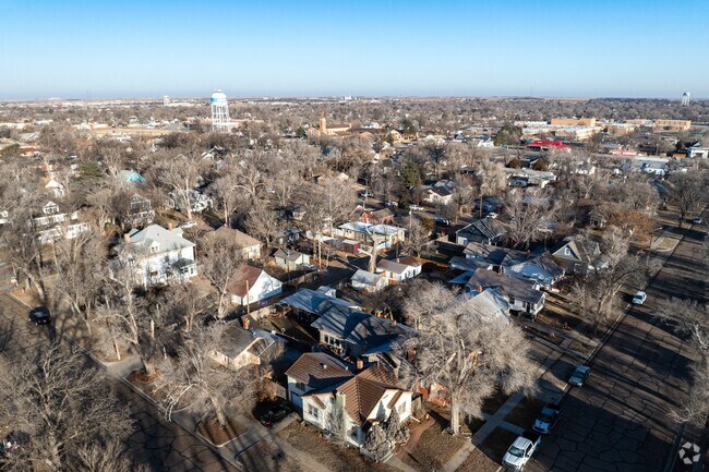 Many homes in Garden City were built in the 1900s.