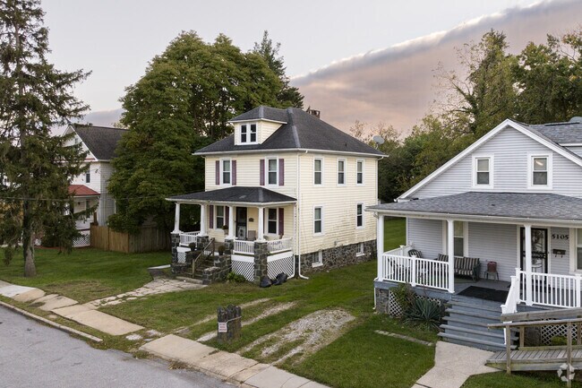 American Foursquare homes are common in Franklintown.