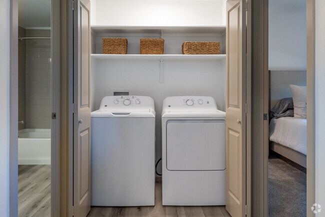 1 BR - 1BA 764SF