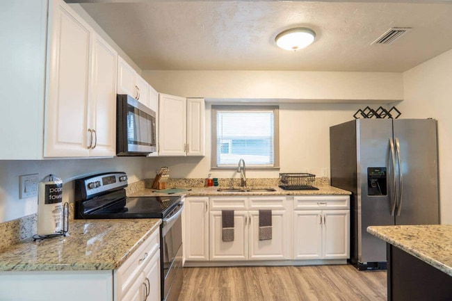 2008 Page Ave unit Main House, Orlando, FL 32806 - photo 3