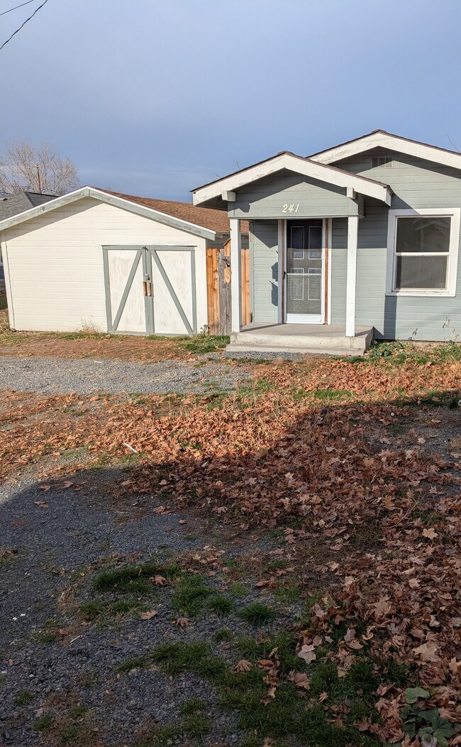 241 E Main St, Klamath Falls, OR 97601