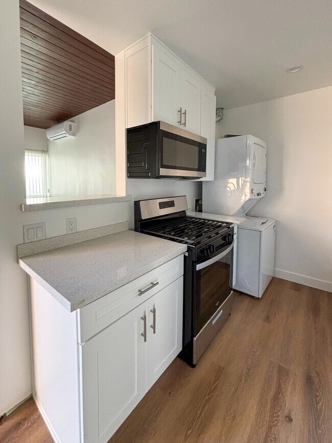 116 N Helberta Ave, Redondo Beach, CA 90277 - photo 2