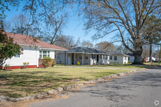 Craftsman style homes are popular in Green Acres.