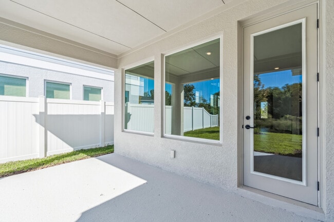 28780 Jujube Rd, Wesley Chapel, FL 33543 - photo 4