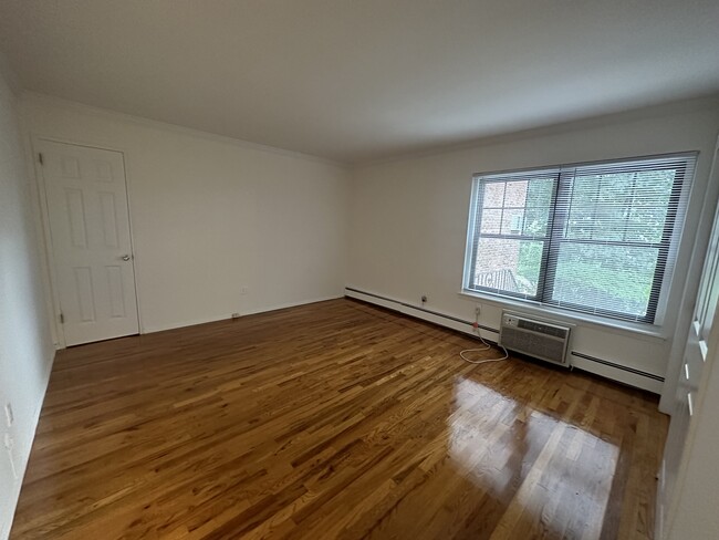 Bedroom - 2.5 Rm, 1 Bd, 1Ba