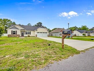 222 Rowland Dr, Richlands, NC 28574