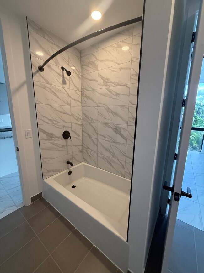 2339 NE 173rd St unit A20, North Miami Beach, FL 33160 - photo 5