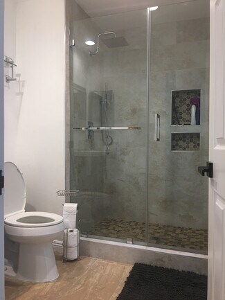 9140 Crebs Ave, Northridge, CA 91324