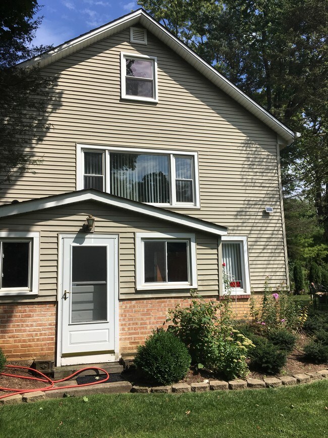 2123 Hillside Terrace Unit 2, Cary, IL 60013