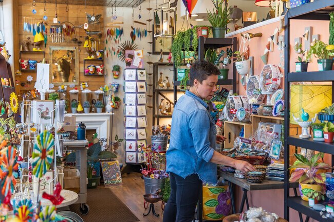 Outside the Box Gifts, Home & Garden Decor is one of the top rated stores near Rainbow Ridge.