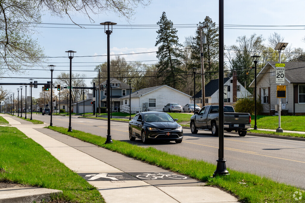 Elkhart's DPW recently installed new streetscapes & bike lanes in its Indiana neighborhood.