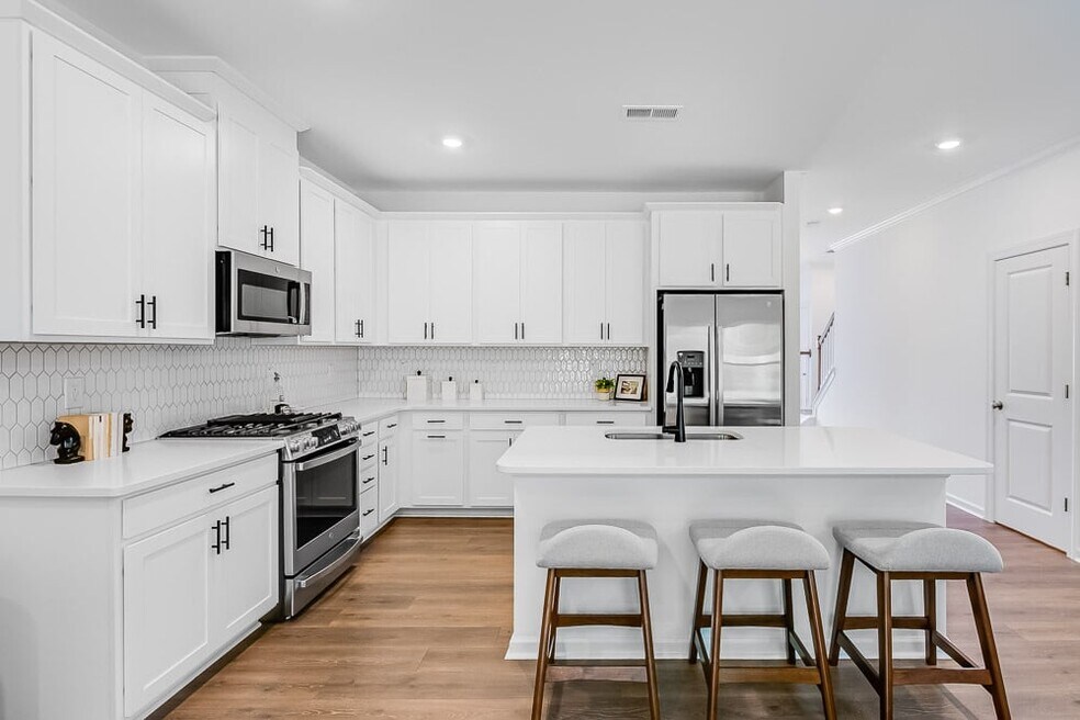 8733 Malmesbury Ln, Wake Forest, NC 27587 - photo 1