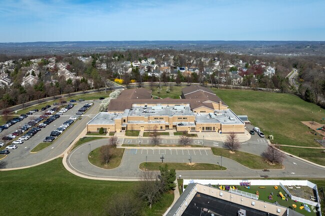 72% of The Hills' Mount Prospect Elementary School students are at least proficient in reading.