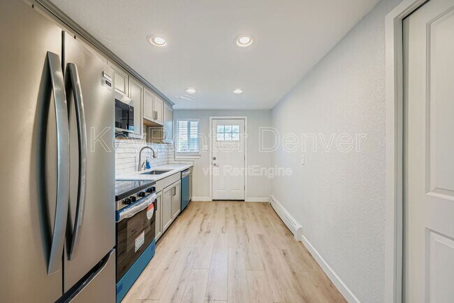 2356 S Linden Ct unit C, Denver, CO 80222 - photo 6