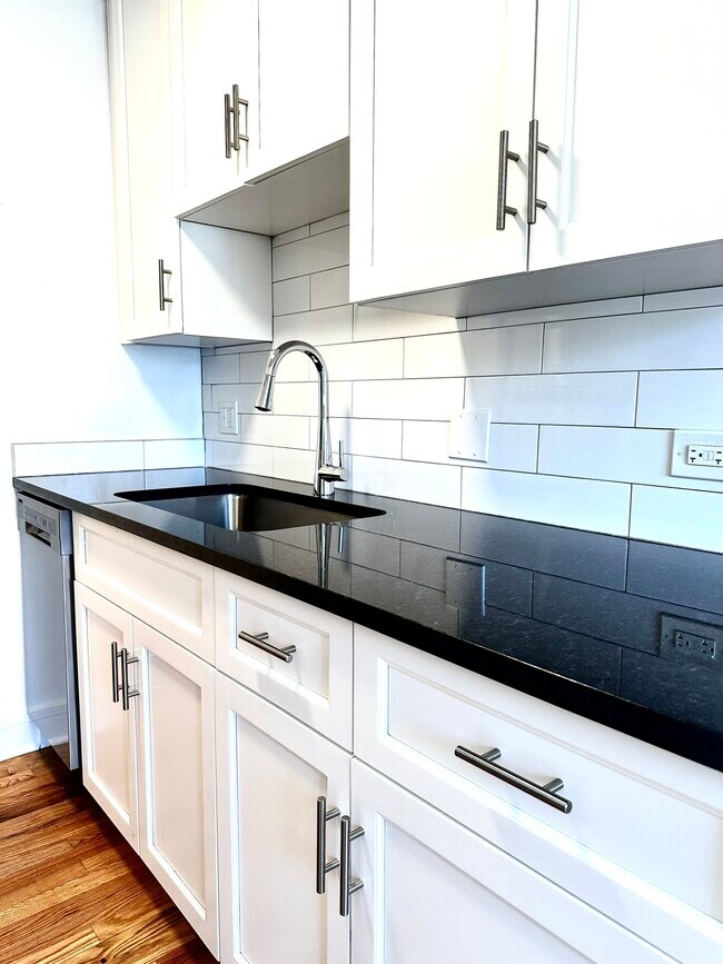 6954 N Sheridan Rd, Chicago, IL 60626