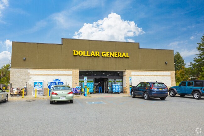 Dollar General in Blairstown makes quick grocery runs easy for Hardwick residents.