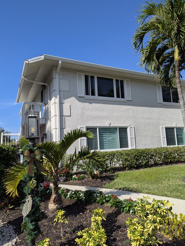 715 Neapolitan Way Unit 715, Naples, FL 34103