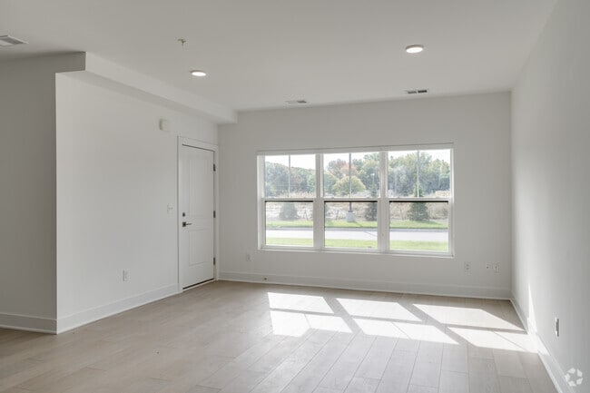 2BR, 2BA - 1,029SF - The Avalon - Living Area