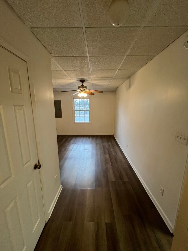 301 Cypress St unit Apartment 5, Bristol, TN 37620 - photo 7