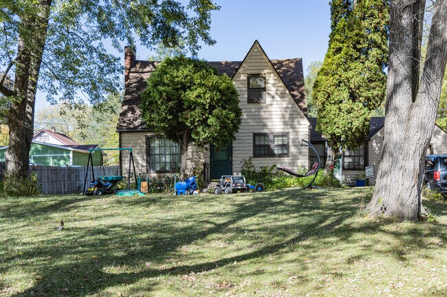 Cozy single-family homes are common in Fairgrounds.