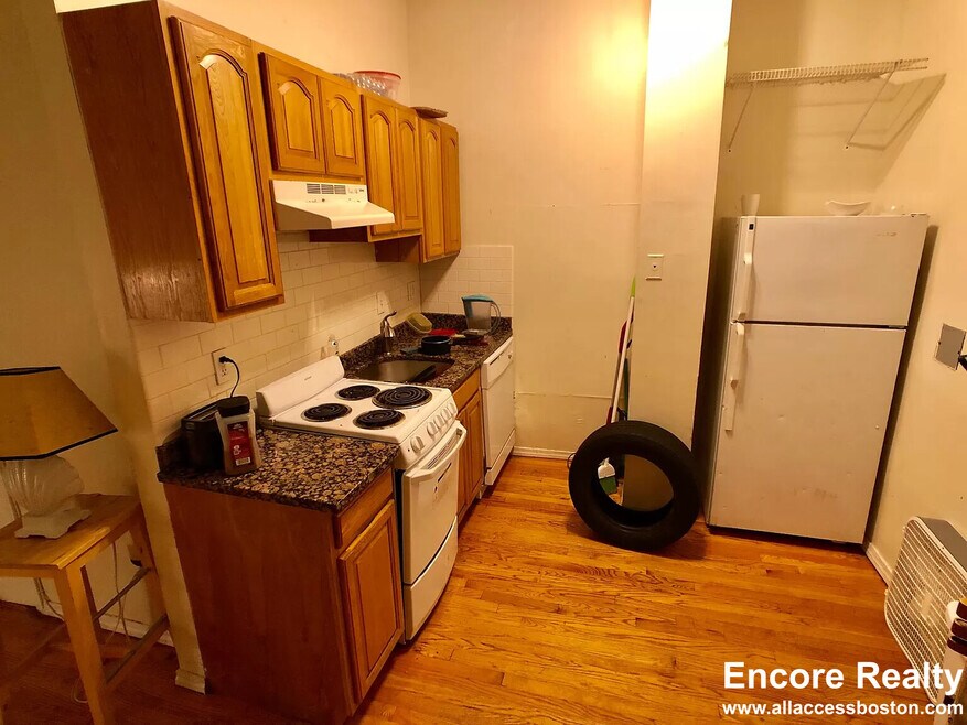 313 Huntington Ave unit 1B, Boston, MA 02115 - photo 1