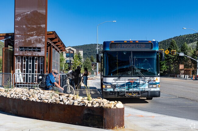Park City Transit connects Deer Valley with local destinations.