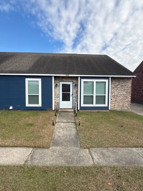 1010 Chemin Dr unit 1, Baker, LA 70714 - photo 1