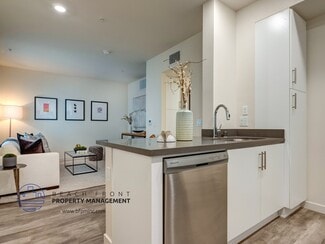 1249 W 39th Plaza, Los Angeles, CA 90037