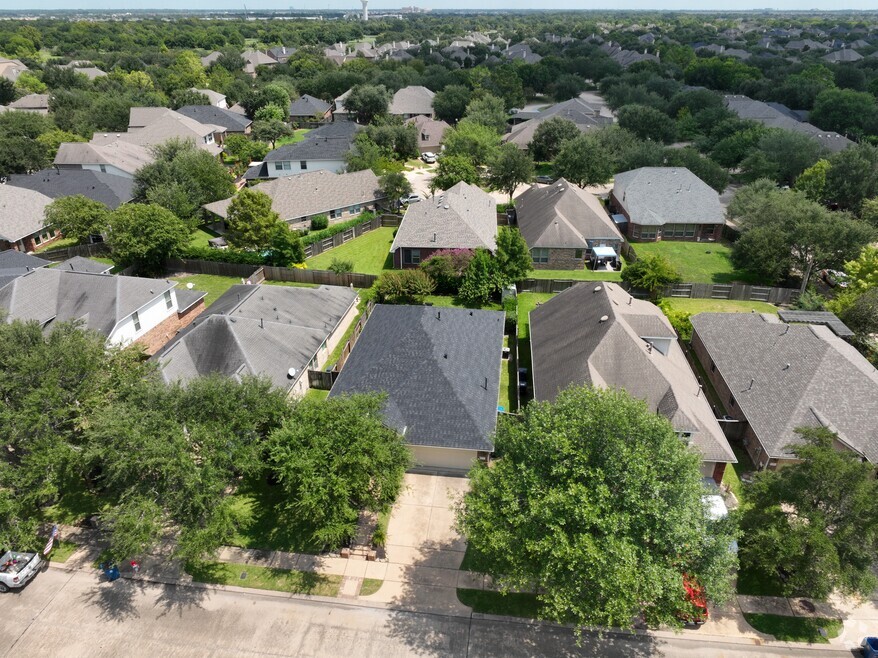 12310 W Elizabeth Shore Loop, Cypress, TX 77433 - photo 2
