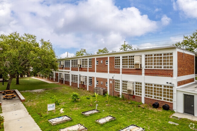 The North Shore Elementary School has an outdoor courtyard space in Old Northeast, FL.